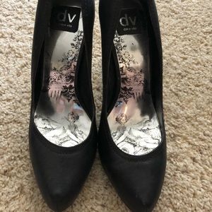 Black leather DV platform heel